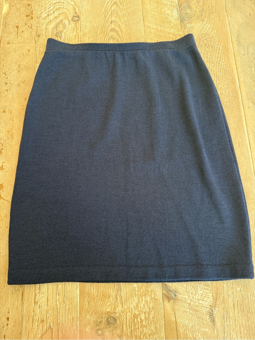 St. John Classic Navy Knit Pencil Skirt - Women's 6